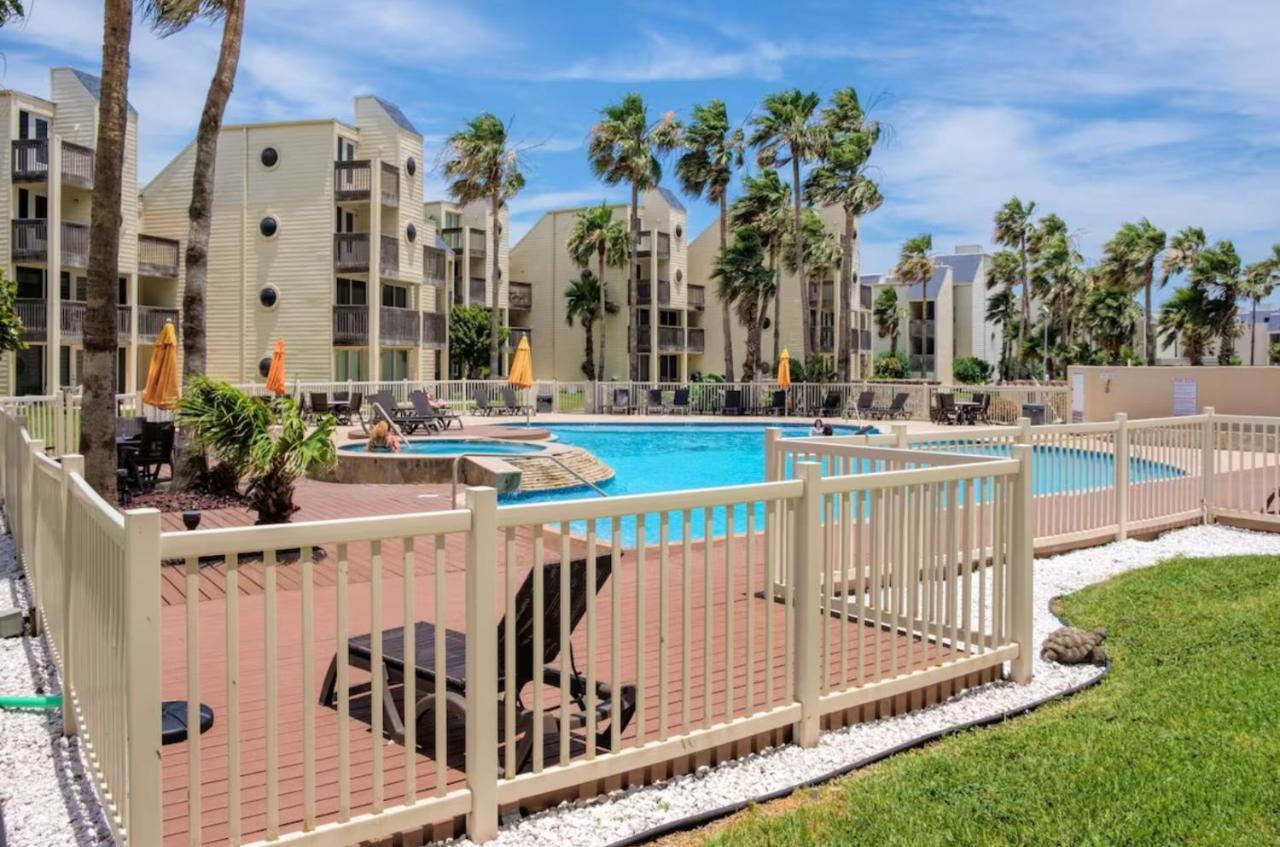 Ocean Breeze Retreat 2Bed 2Bath, Heated Pool! Apartment Саут Падре Алънд Екстериор снимка